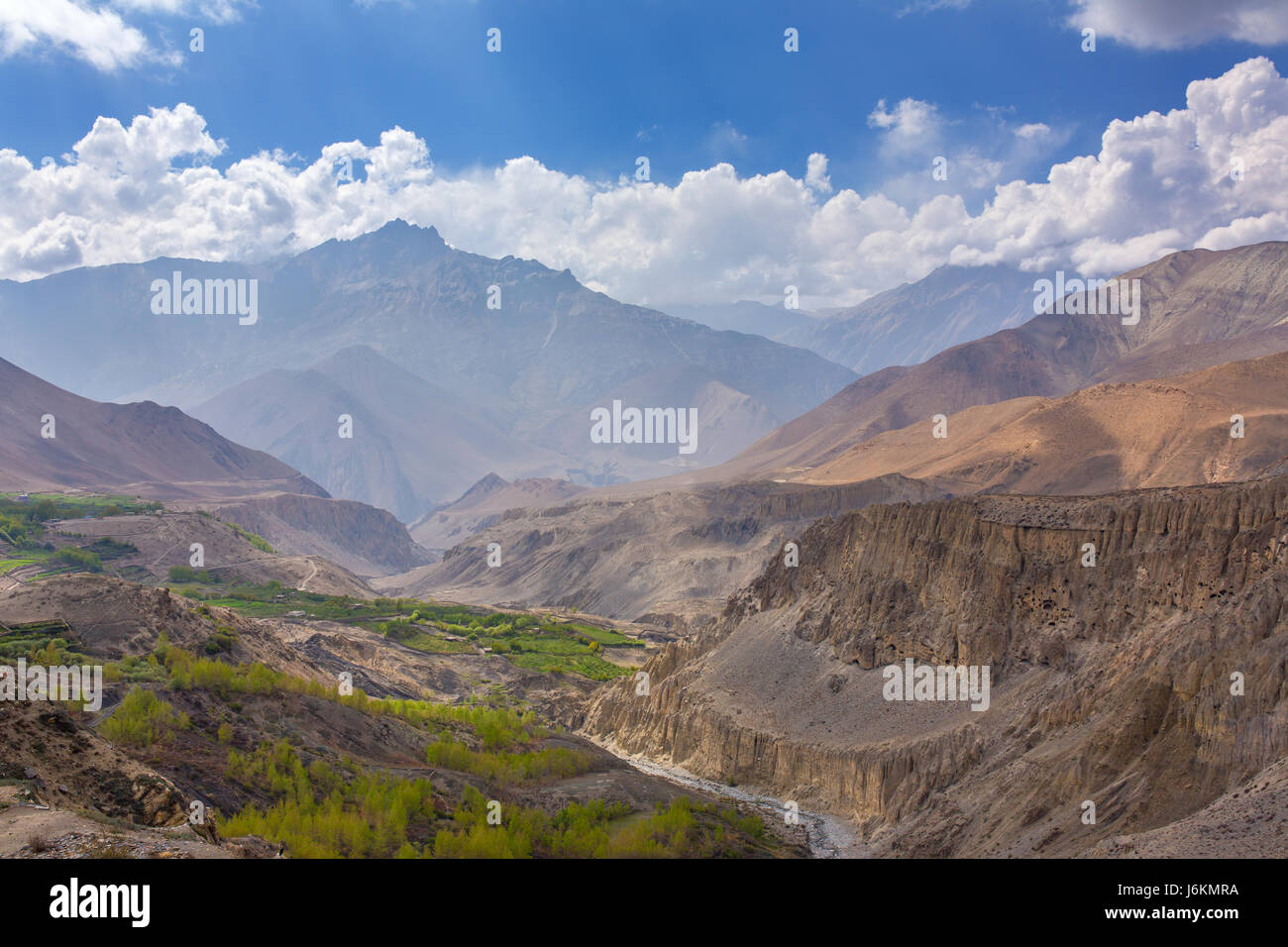 Magnifique paysage de montagne dans le district de Mustang inférieur, au Népal. Banque D'Images