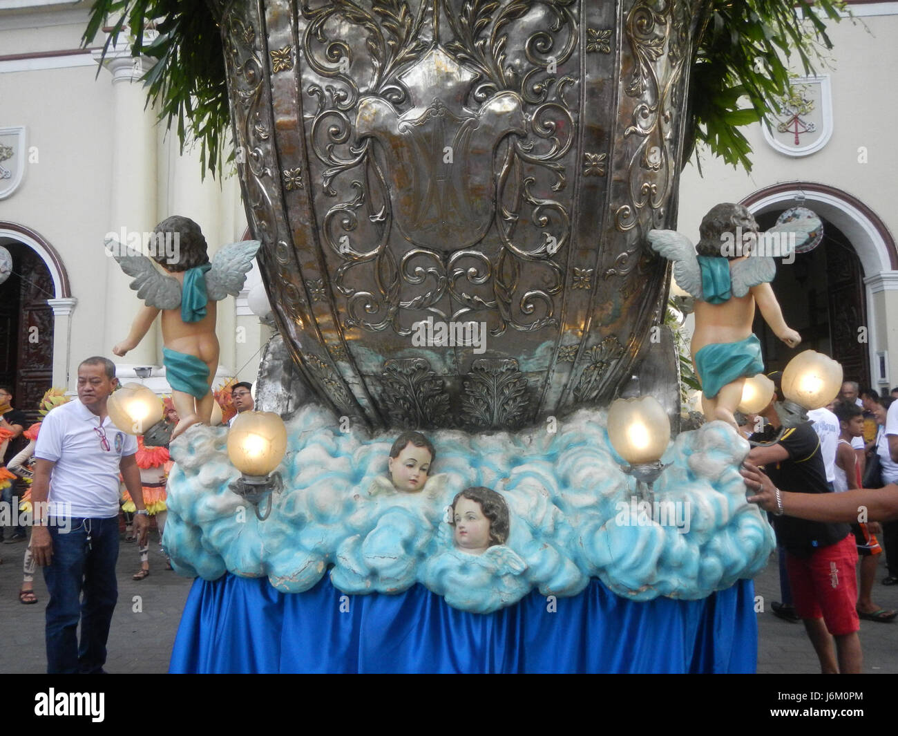 Une photo de la procession du 7 décembre 2016 tenue à la cathédrale de Malolos aux Philippines, dans le cadre des célébrations du Pistang Bayan (Festival de ville) dans la ville de Malolos. Banque D'Images