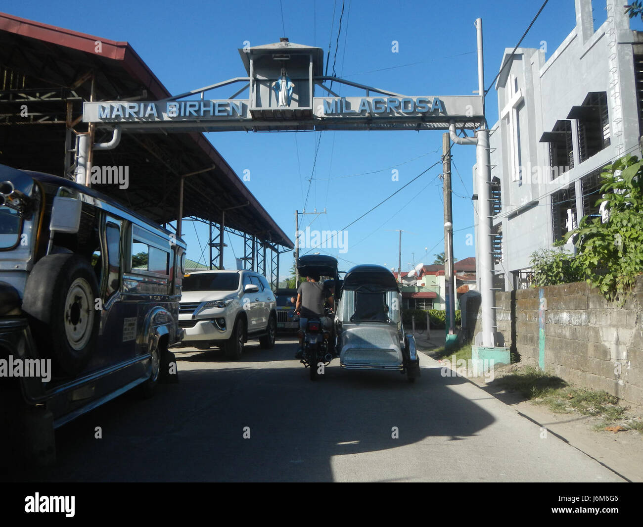 Il s'agit de la construction et du développement de routes de contournement dans le cadre du projet d'expansion du réseau à Pulilan et Baliuag, Bulacan. Le développement vise à améliorer la fluidité du trafic et à renforcer la connectivité régionale dans la région. Banque D'Images