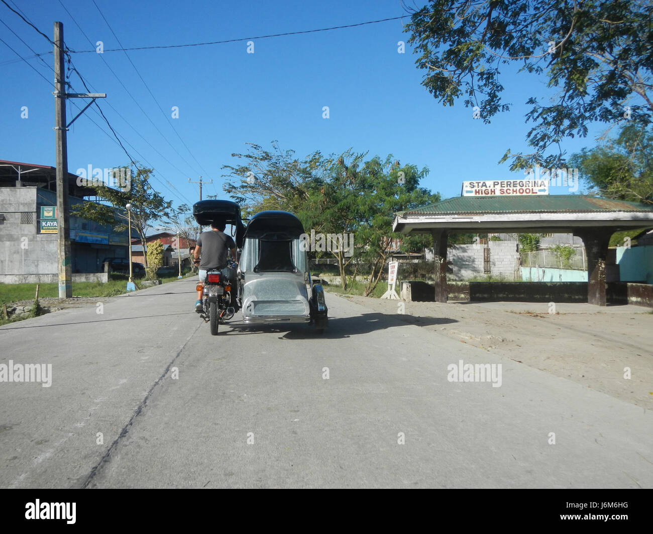 Ce projet comprend la construction de contournements et de routes de dérivation à Pulilan et Baliuag, Bulacan. L'objectif est d'améliorer la fluidité de la circulation et de réduire la congestion en fournissant des itinéraires alternatifs pour les véhicules, au profit de l'infrastructure de transport locale. Banque D'Images