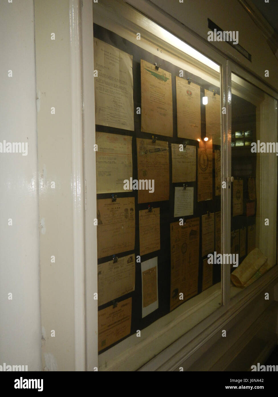 Il s'agit du musée Escolta situé dans le bâtiment Edificio Calvo à Binondo, Manille. Le musée est un site culturel important, mettant en lumière la riche histoire de Manille et son évolution culturelle, avec un accent sur le passé colonial et moderne de la ville. Banque D'Images