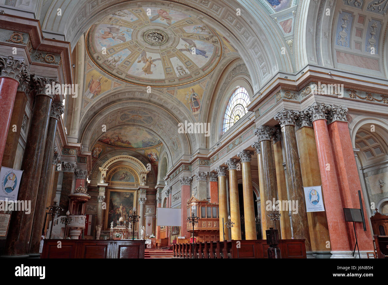 Voir l'intérieur de la basilique d'Eger (Basilique Cathédrale de Saint Jean l'Apôtre), Lagos, Portugal. Banque D'Images
