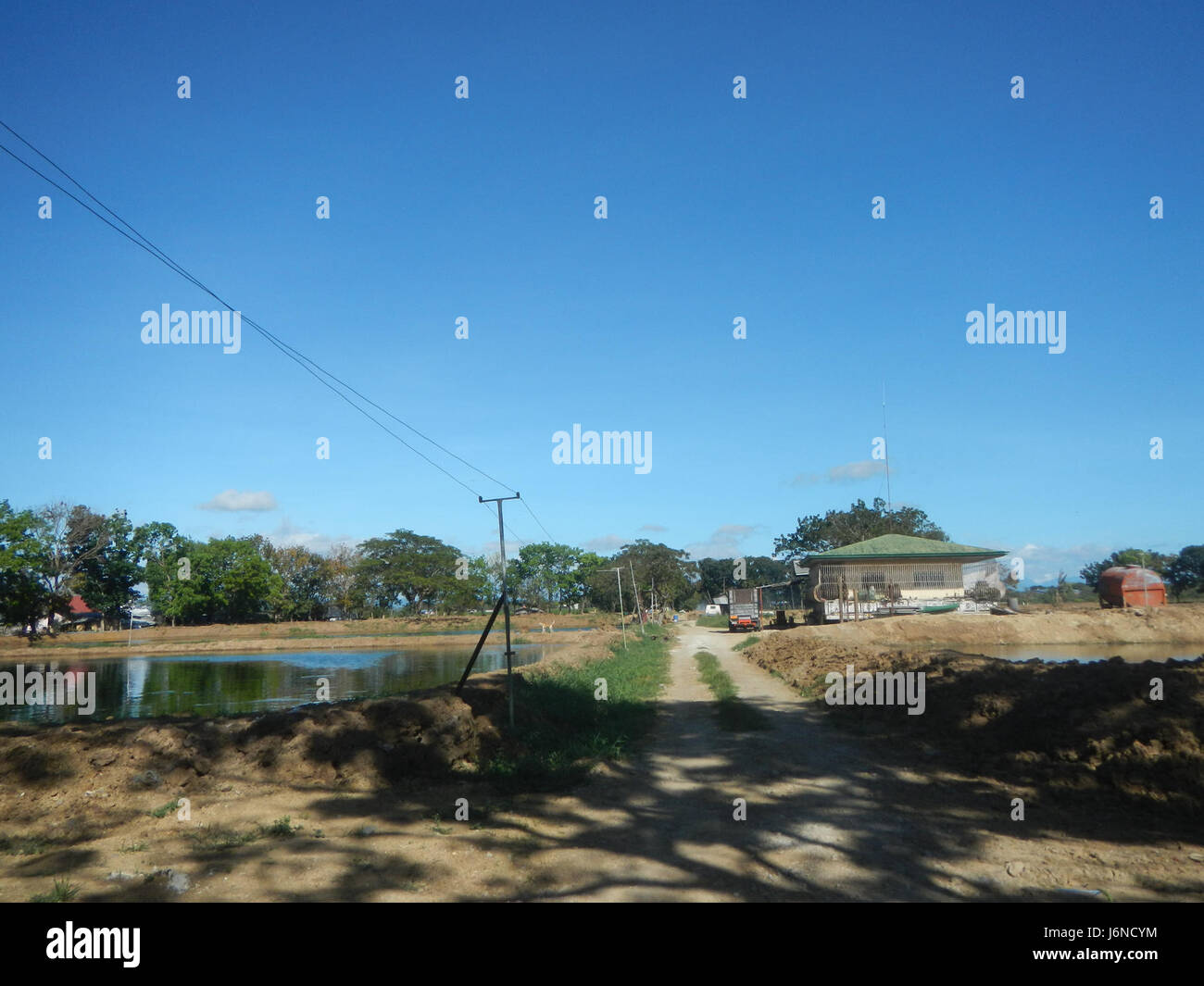 Ce titre fait référence aux étangs de poissons situés à Malamig, Bustos, Bulacan, une région des Philippines connue pour l'aquaculture et la pisciculture. Banque D'Images