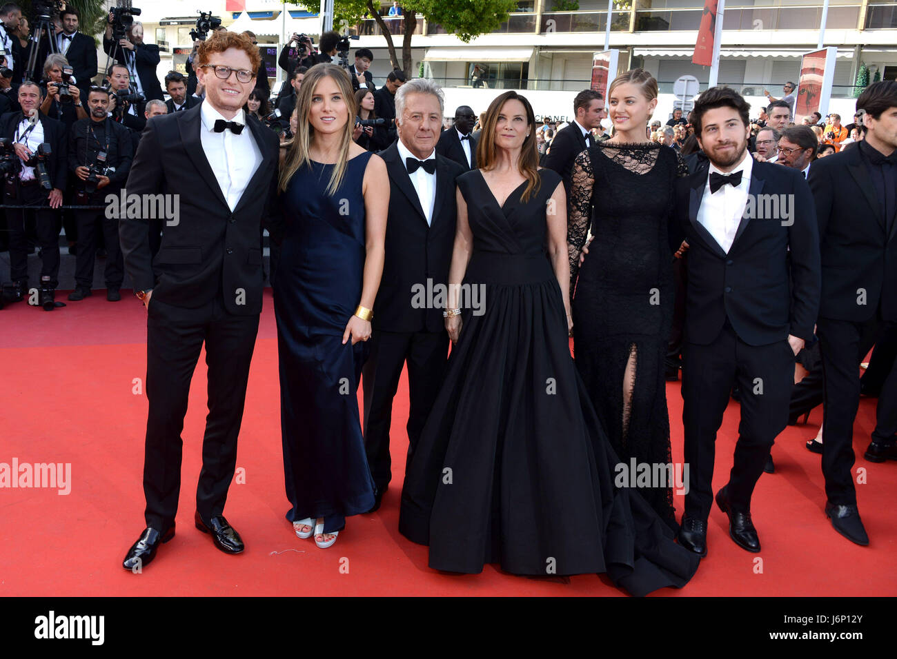 70e Festival du Film de Cannes 2017, le film 'Tapis Rouge Meyerowitz Stories'. Sur la photo : Dustin Hoffman et de la famille Banque D'Images