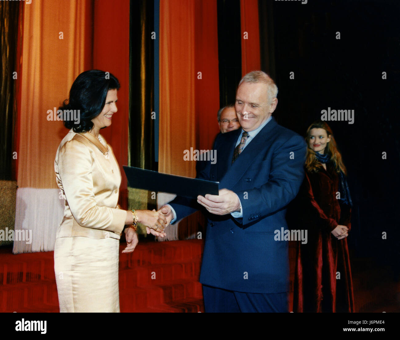 ANTHONY HOPKINS, acteur britannique, avec la reine Silvia de Suède 1997 au cours de la semaine du cinéma de Stockholm Banque D'Images