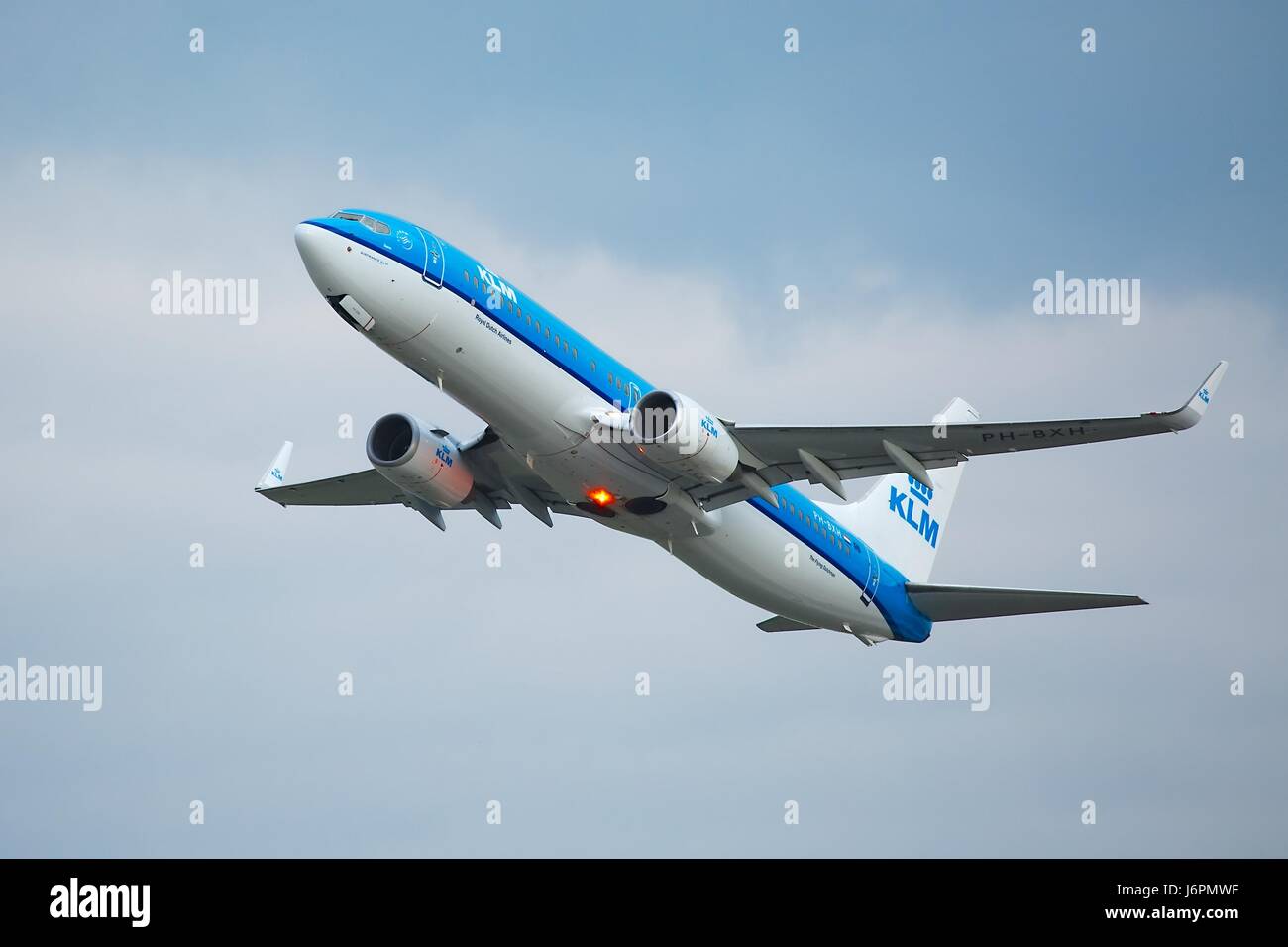 BUDAPEST, HONGRIE - 02 MAI : avion de KLM à Budapest (LHBP), 2 avril 2014. KLM Royal Dutch Airlines est la compagnie aérienne porte-drapeau de l'Neth Banque D'Images