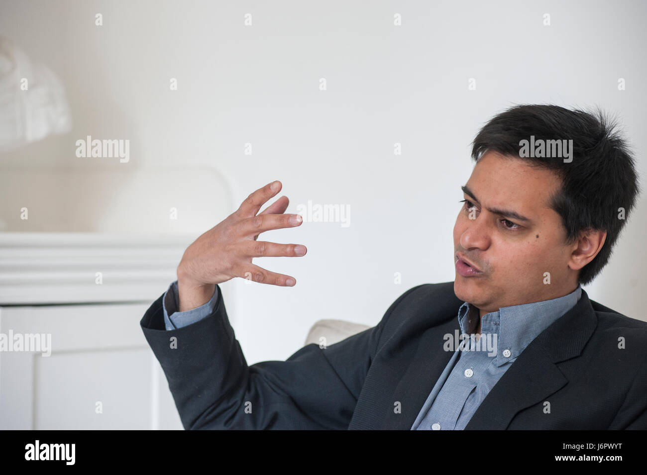 Auteur, écrivain, historien, universitaire et présentateur Rana Mitter Banque D'Images