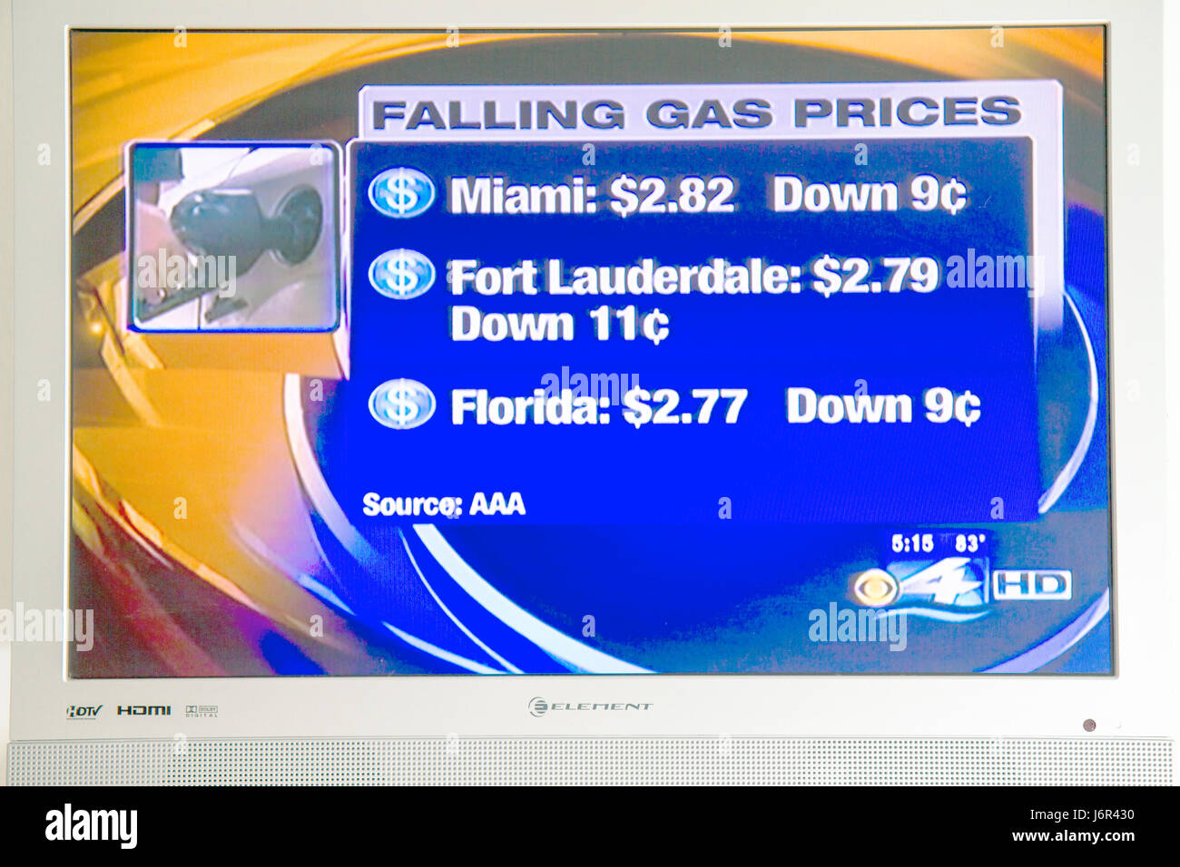 Miami Beach Florida,CBS,baisse du prix de l'essence,essence,par gallon,TV,télévision,écran,écran  plat,câble,chaîne,médias,broadcast,voyages des visiteurs Photo Stock - Alamy