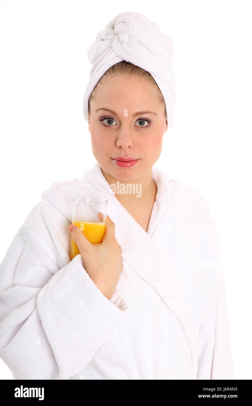Boire un verre de jus d'orange soins bavoirs peignoir serviette de lavage Lavage soins personnels Banque D'Images