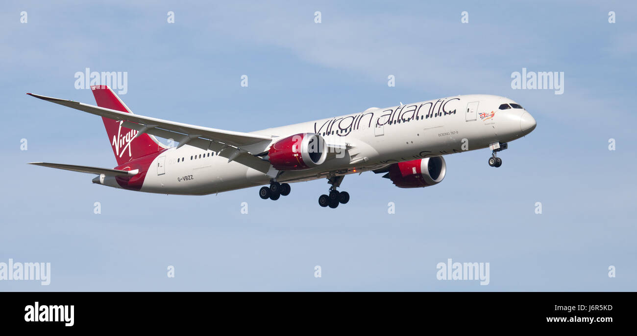 Virgin Atlantic Boeing 787 Dreamliner G-VBZZ en approche finale à l'aéroport de Londres Heathrow LHR Banque D'Images