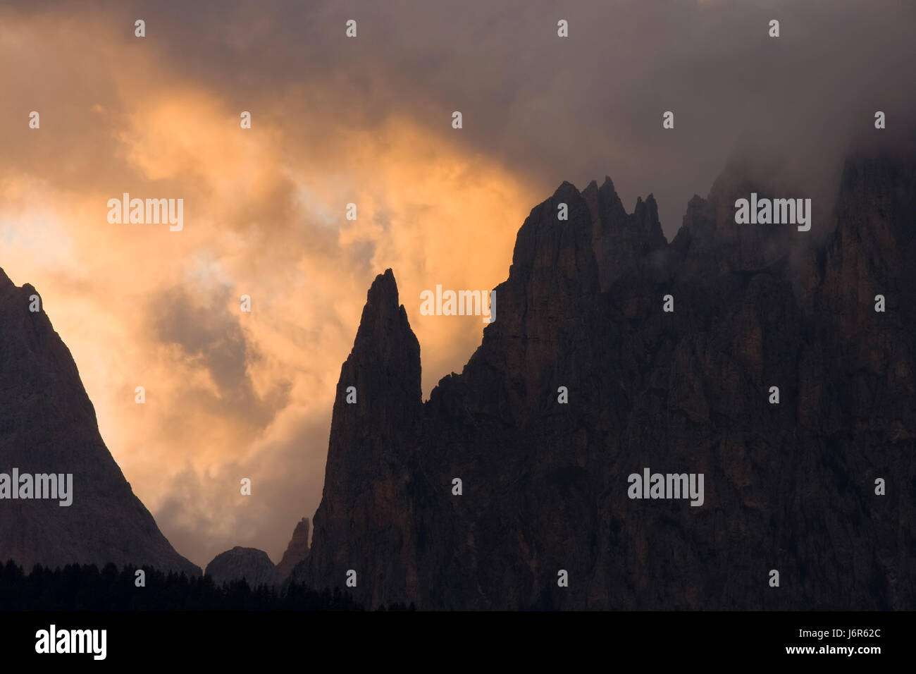 Dawn dolomites falaise abrupte montagne montagnes voyage peinture couleur sunrise astuce Banque D'Images