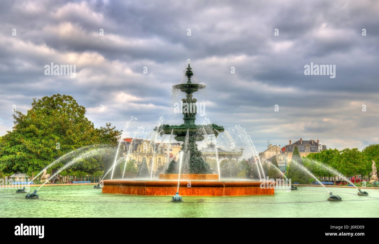 Fontaine dans le Jardin du mail d'Angers - France Banque D'Images