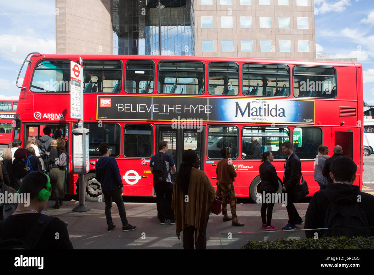 Double-decker bus rouge, London Bridge, London Banque D'Images