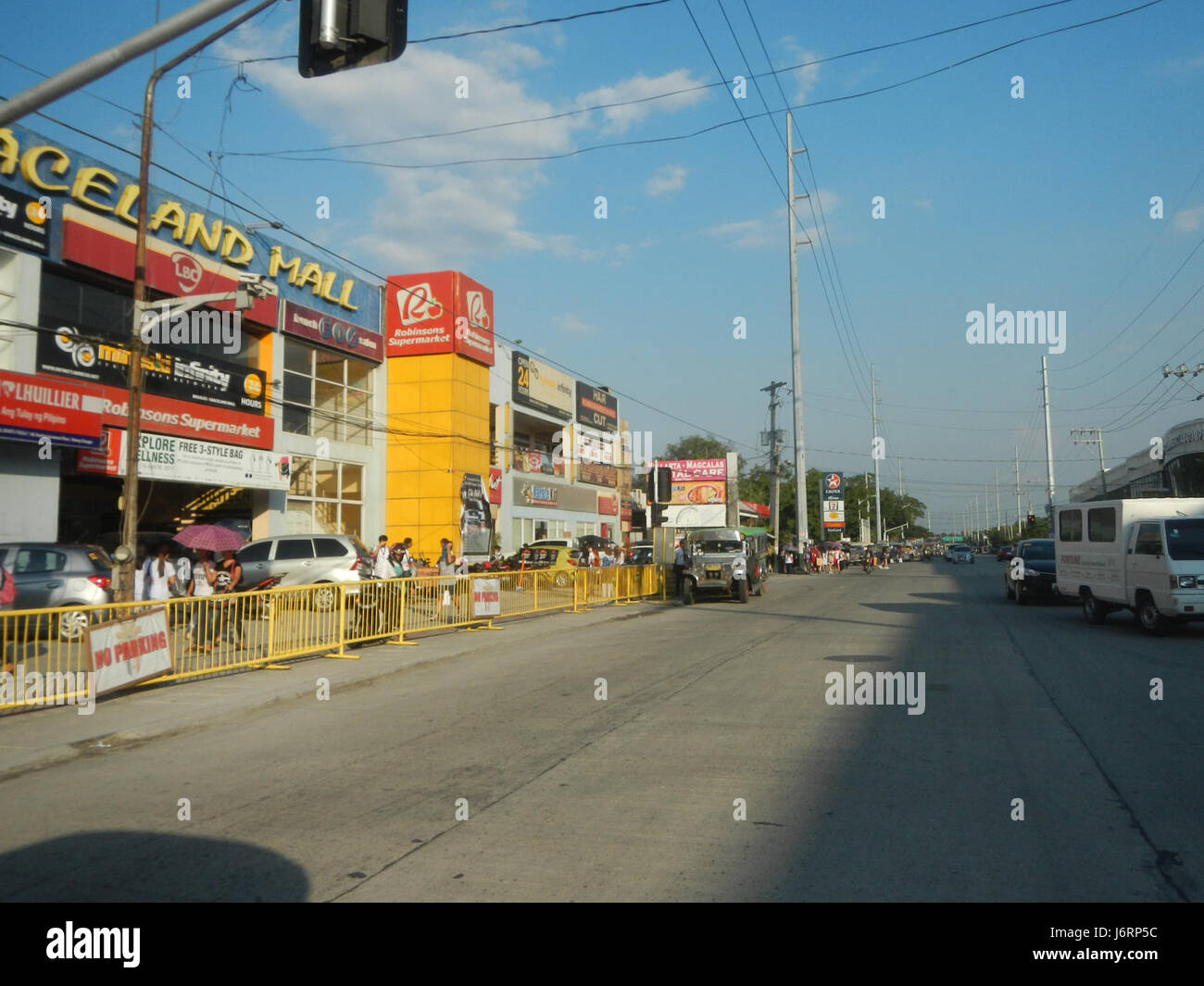 Le pont supérieur de Malolos City, situé le long de l'autoroute MacArthur à Bulacan, est un élément important de l'infrastructure, facilitant la fluidité de la circulation et contribuant à la connectivité régionale. Banque D'Images