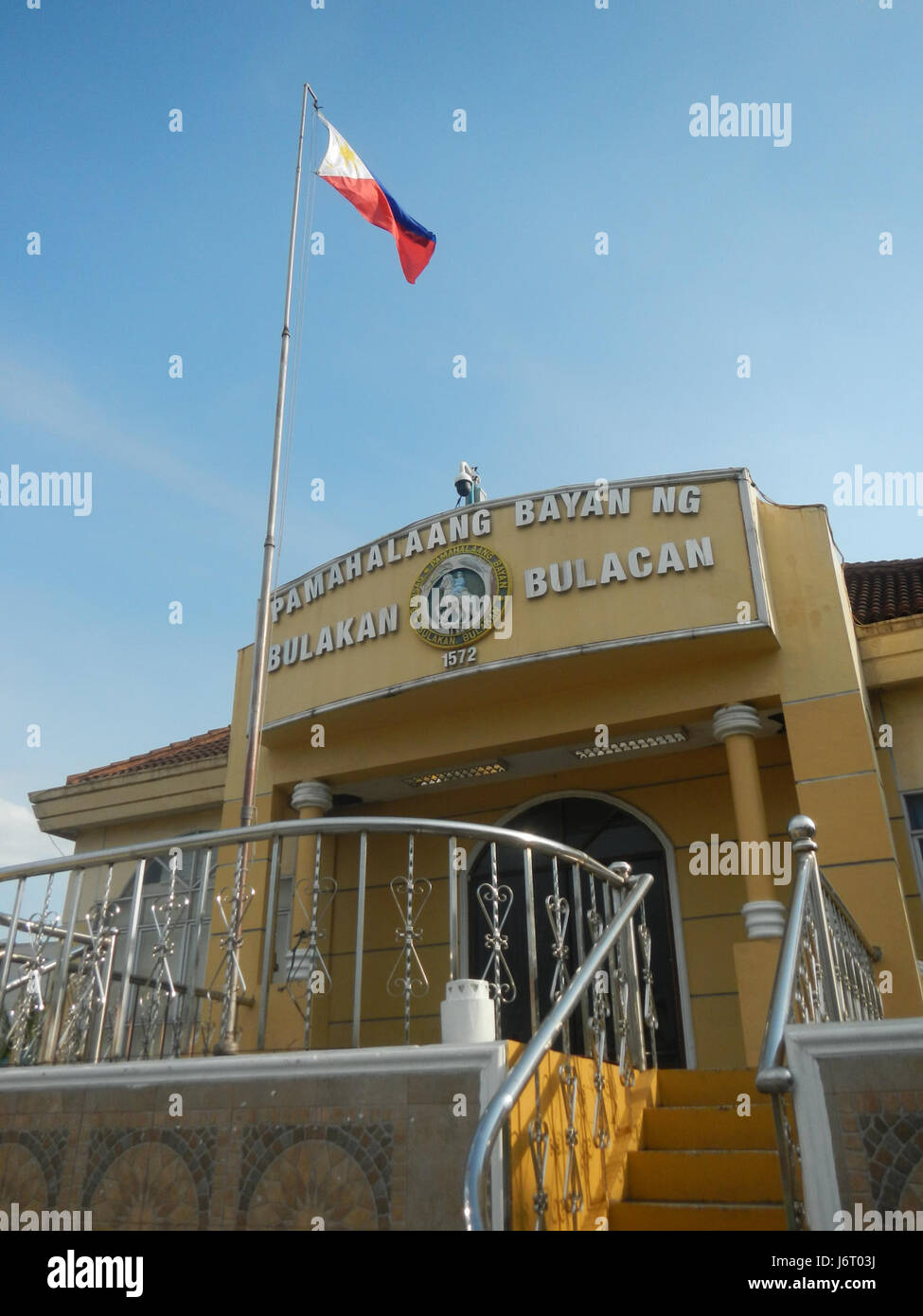 Cette référence à Bulacan Municipal Hall l'identifie comme un bâtiment gouvernemental important dans la province de Bulacan, aux Philippines, servant de centre administratif pour le gouvernement local. Banque D'Images