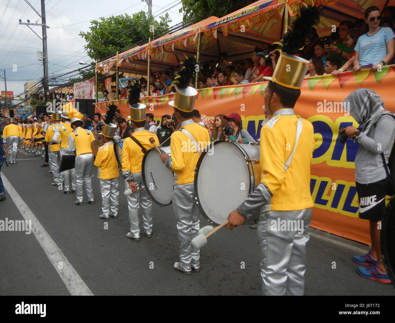 La Fiesta de la paroisse de San Isidro Labrador à Pulilan, Bulacan, Philippines, est célèbre pour le Carabao Kneeling Festival. Organisé annuellement en 2017, il célèbre le patrimoine agricole de townâ€™ avec des carabaos agenouillés en l'honneur du saint patron, San Isidro Labrador. Banque D'Images