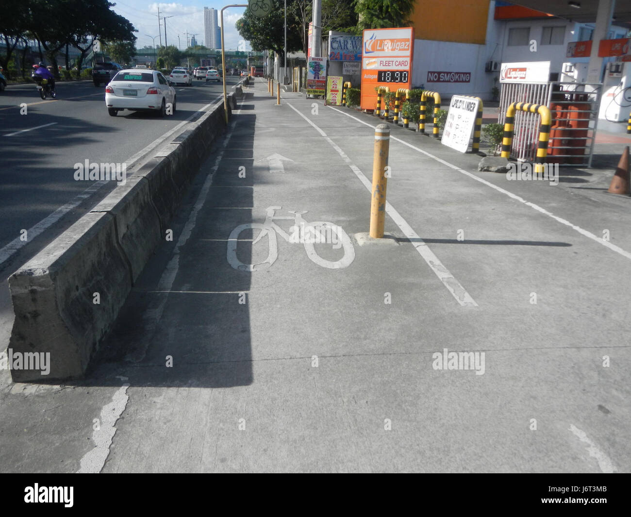 09595 bandes cyclables Santolan LRT Station Marcos Highway 04 Banque D'Images