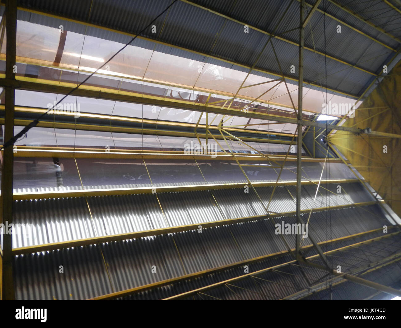 Situé à Barangay Santa Elena, Marikina City, ce marché et complexe commercial est connu pour ses bâtiments commerciaux et ses entreprises liées à la chaussure, contribuant à l'économie locale. Banque D'Images