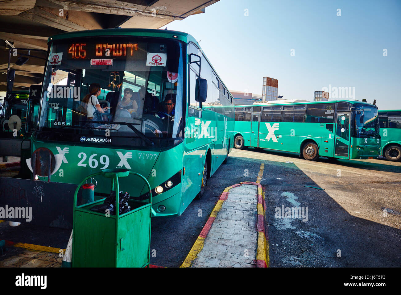 Tel Aviv - 20.04.2017 : autobus Egged park à la gare centrale des autobus de Tel Aviv Banque D'Images