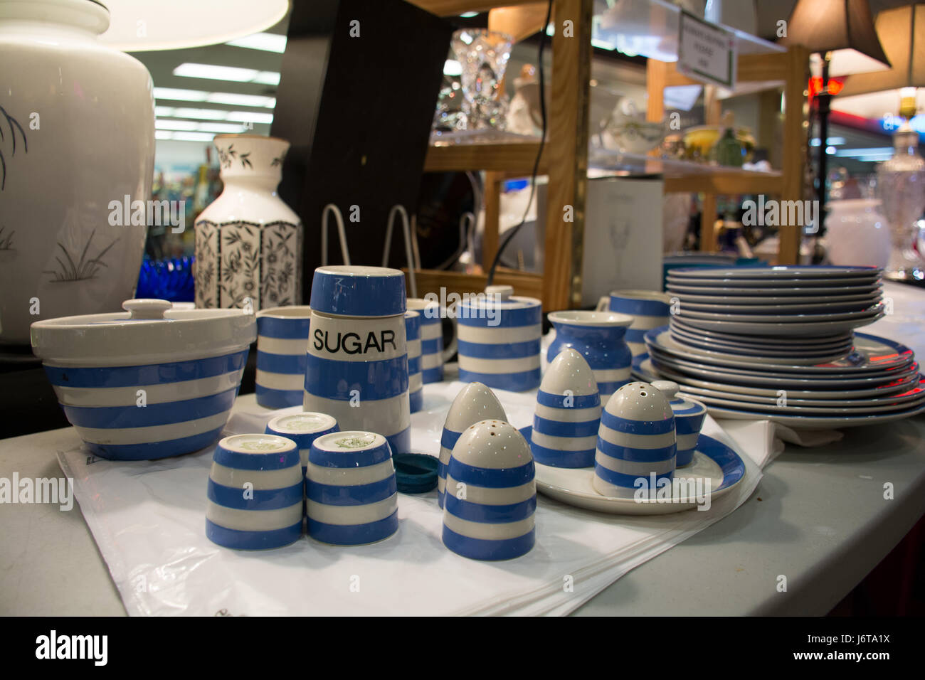 Cornishware bleu et blanc Collection de vaisselle Banque D'Images