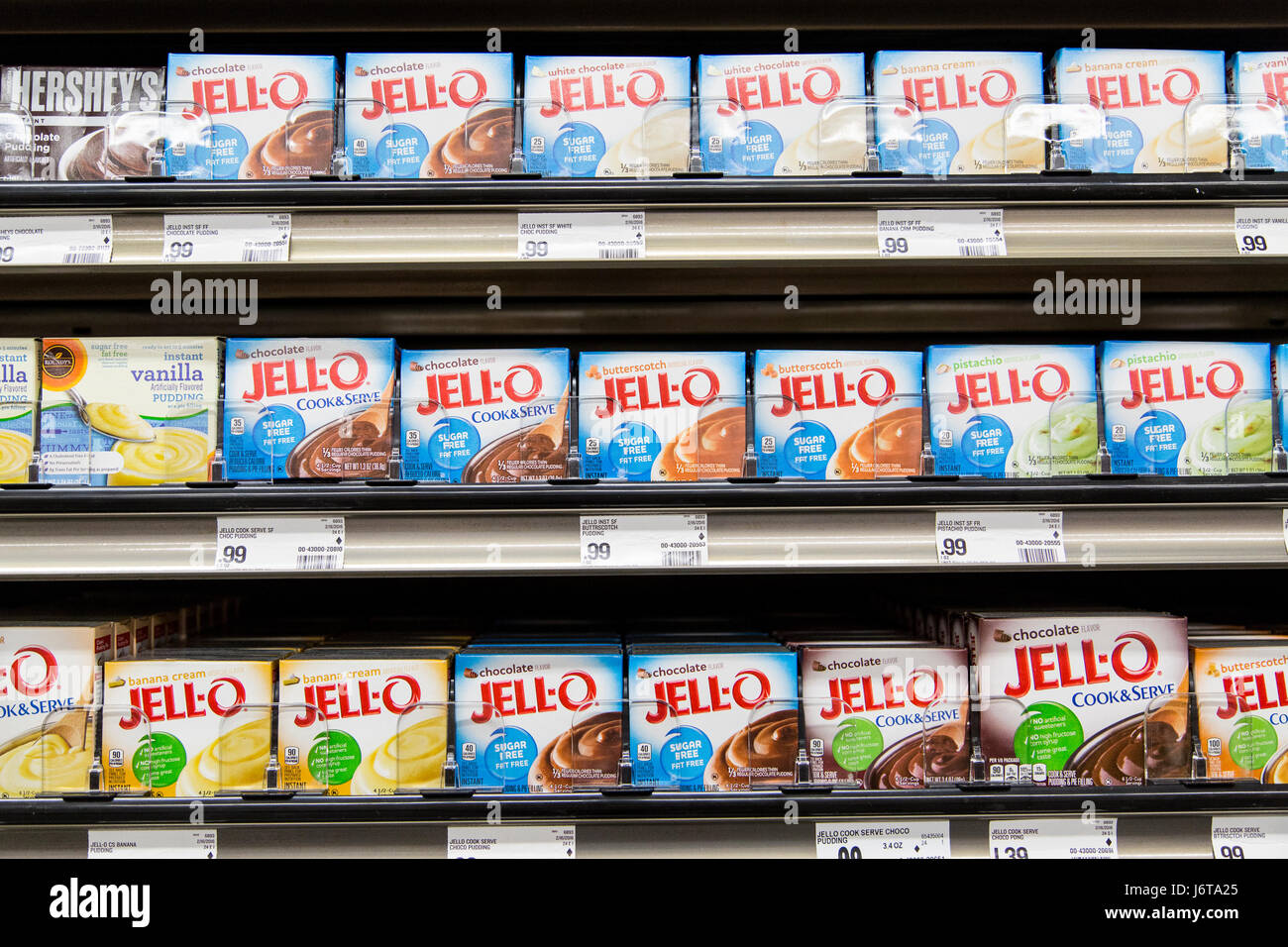 Boîtes de marque Jello mix sur les étagères d'une épicerie Banque D'Images