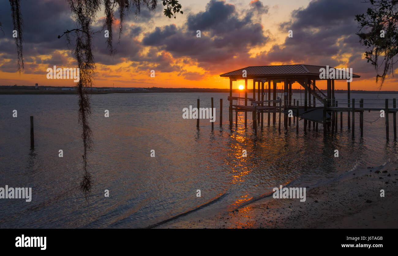 Coucher du soleil sur la rivière Tolomato à Saint Augustine, Floride, USA. Banque D'Images