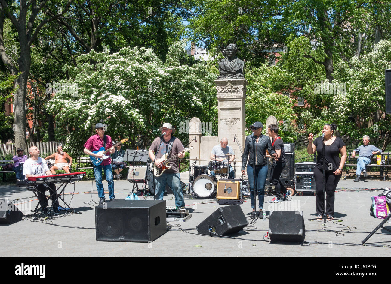 Musiciens de musique country rock à Washington Square Park in Greenwich Village à New York Banque D'Images