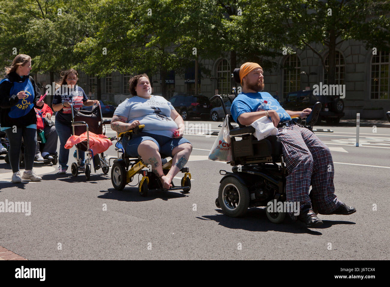 15 mai 2017, Washington, DC, USA : Les membres de s'adapter et d'invalidité, de nombreux militants en fauteuil roulant, de protestation et de la demande les droits des personnes handicapées. Banque D'Images