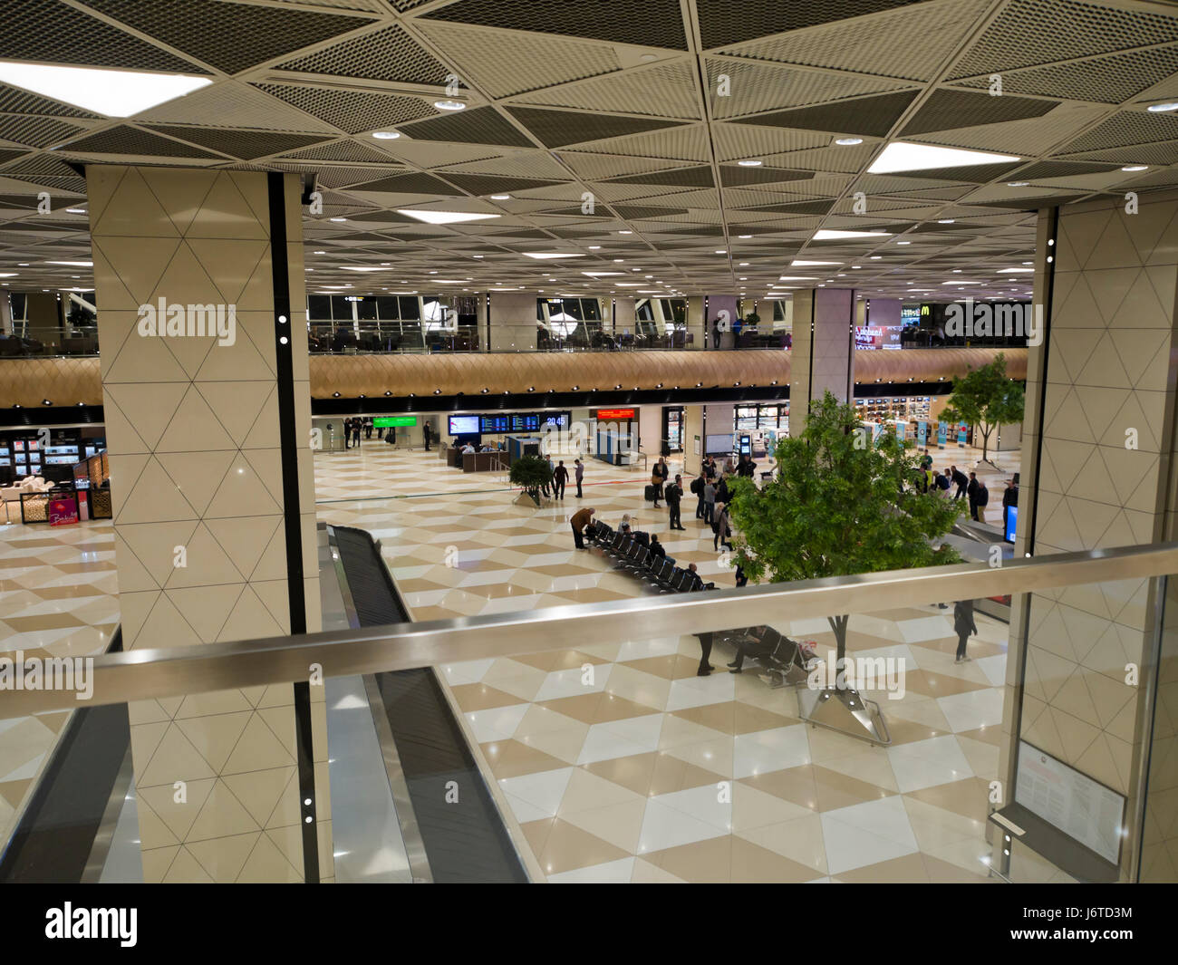 L'aéroport international Heydar Aliyev de Bakou, Azerbaïdjan, le hall d'arrivée et le traitement des bagages Banque D'Images