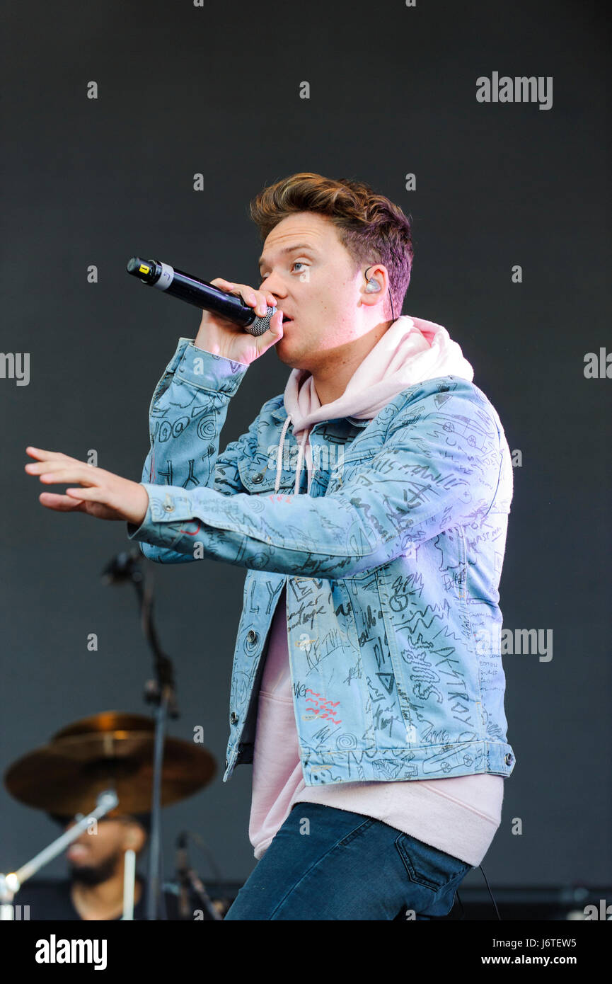 Wirral, UK. 21 mai 2017. Auteur-compositeur-interprète, Conor Maynard, fonctionne comme support pour peu Mix sur la dernière journée de Wirral Live, un énorme concert au jour 3 Parc, Wirral Prenton. Le concert est intitulé par la folie du vendredi, les libertins le samedi, et peu de mélange sur le dimanche. Soutenir les artistes sont des tribunaux, la méthode du calendrier, la ferme, le Humingbirds, le Coral, Anton Pouvoirs, Bronnie, Mic Lowry et Conor Maynard. © Paul Warburton Banque D'Images