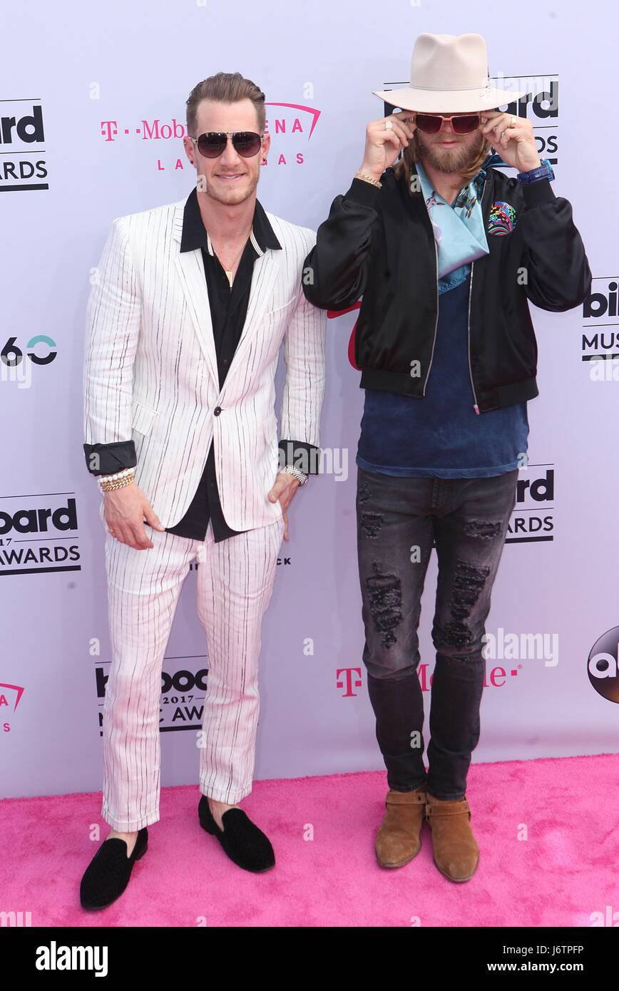 Las Vegas, NV, USA. 21 mai, 2017. Brian Kelley et Tyler Hubbard arrivant au Billboard Music Awards 2017 à la T-Mobile Arena de Las Vegas, Nevada le 21 mai 2017. Crédit : Diego Corredor pour V Magazine Punch/media/Alamy Live News Banque D'Images