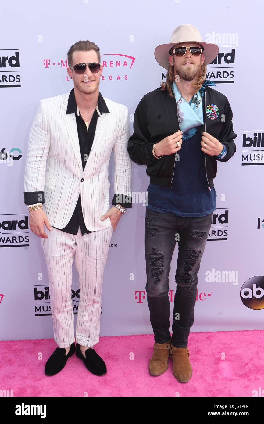 Las Vegas, NV, USA. 21 mai, 2017. Brian Kelley et Tyler Hubbard arrivant au Billboard Music Awards 2017 à la T-Mobile Arena de Las Vegas, Nevada le 21 mai 2017. Crédit : Diego Corredor pour V Magazine Punch/media/Alamy Live News Banque D'Images