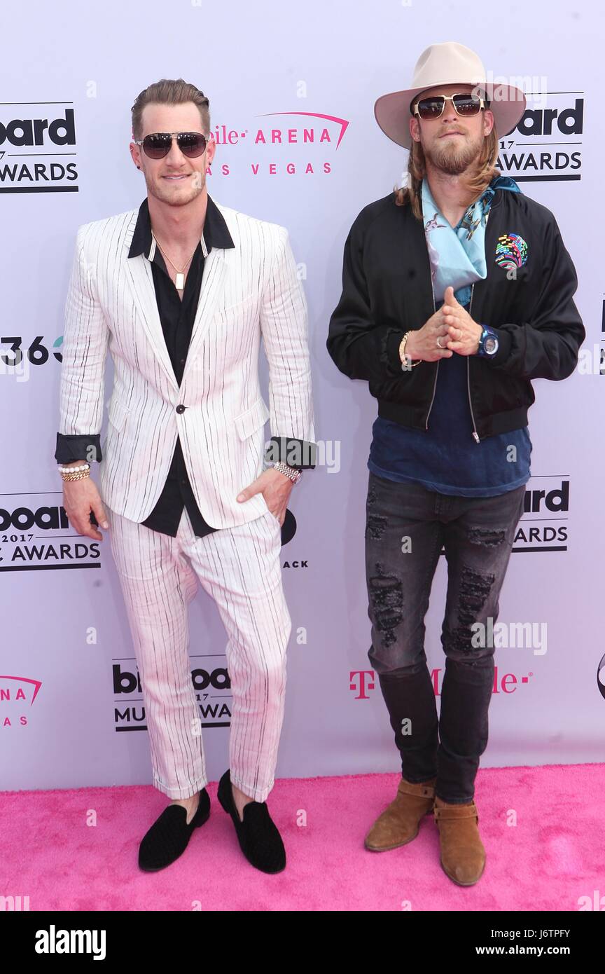 Las Vegas, NV, USA. 21 mai, 2017. Brian Kelley et Tyler Hubbard arrivant au Billboard Music Awards 2017 à la T-Mobile Arena de Las Vegas, Nevada le 21 mai 2017. Crédit : Diego Corredor pour V Magazine Punch/media/Alamy Live News Banque D'Images