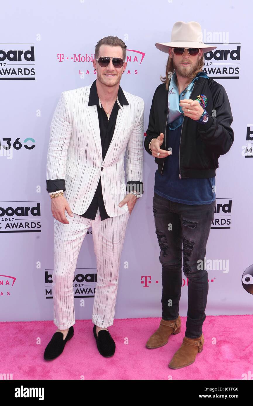 Las Vegas, NV, USA. 21 mai, 2017. Brian Kelley et Tyler Hubbard arrivant au Billboard Music Awards 2017 à la T-Mobile Arena de Las Vegas, Nevada le 21 mai 2017. Crédit : Diego Corredor pour V Magazine Punch/media/Alamy Live News Banque D'Images