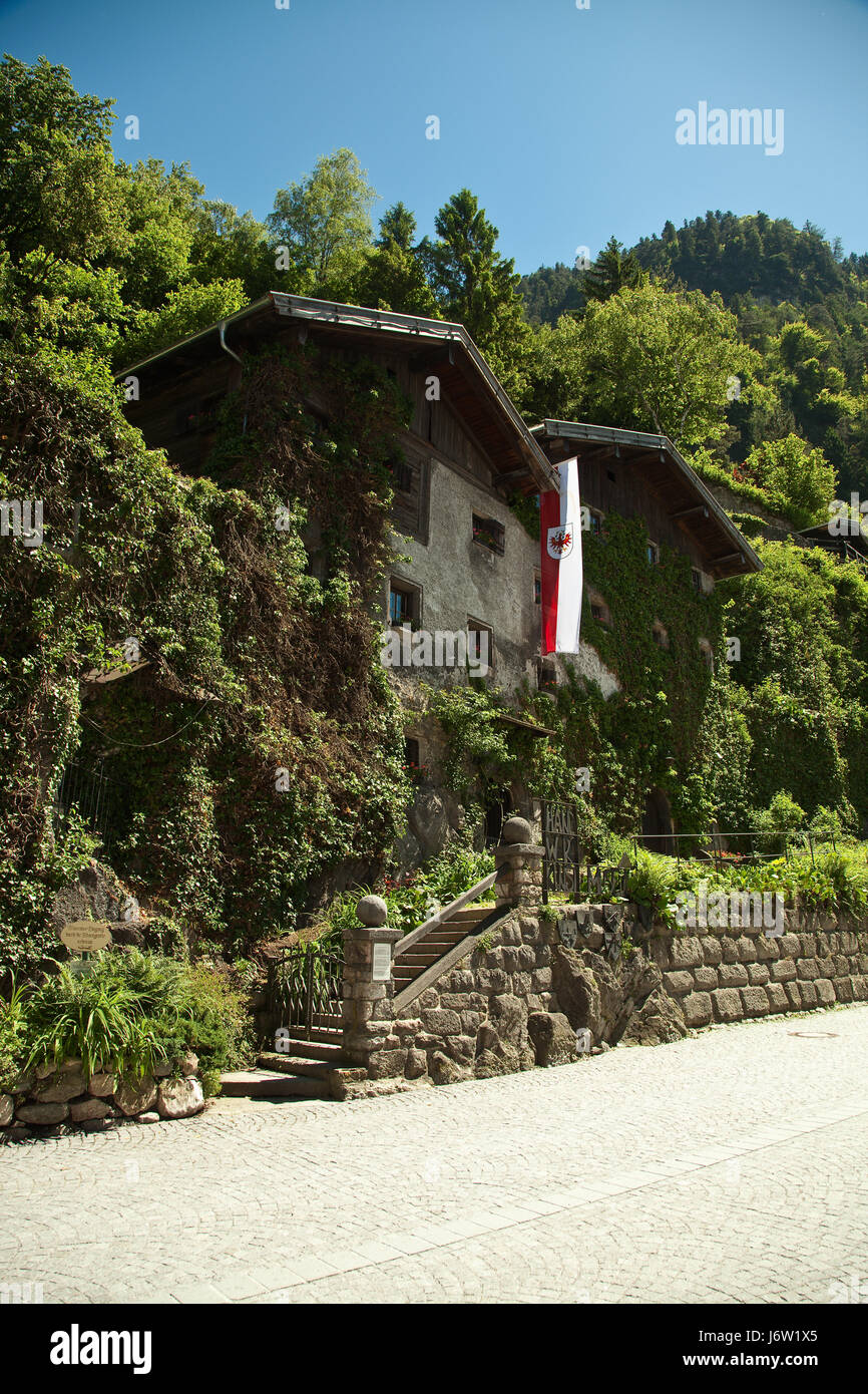 Alpes historique vieille ville highlands inn valley tour bleue brille brille Banque D'Images