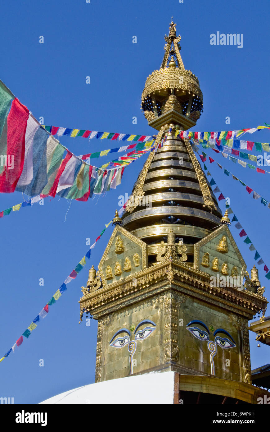 Tour de nepalttempels avec drapeaux 2 Banque D'Images