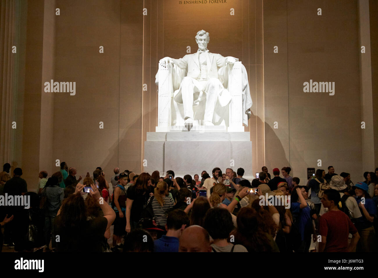 L'intérieur du Lincoln Memorial à Washington DC USA nuit Banque D'Images