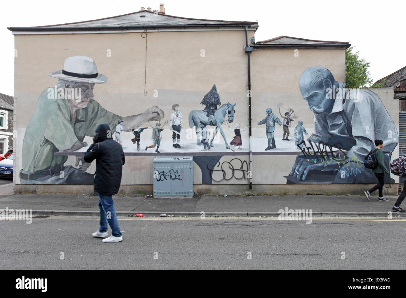 Le jeu de la vie, les échecs, une photo murale à Cardiff, Pays de Galles, Royaume-Uni Banque D'Images