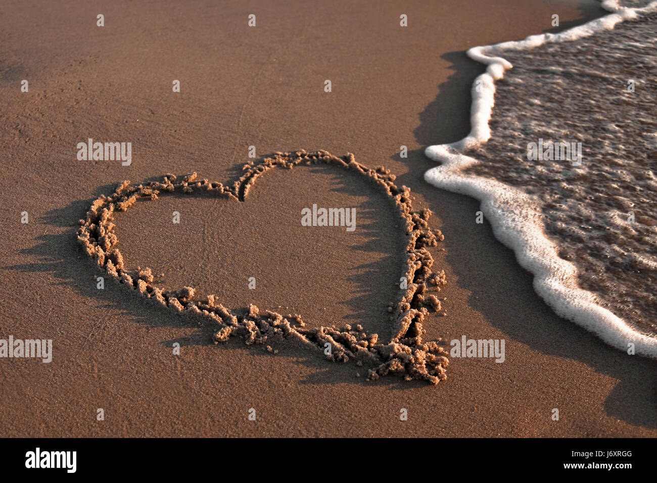La plage de bord de mer plage de l'amour dans l'amour est tombé en