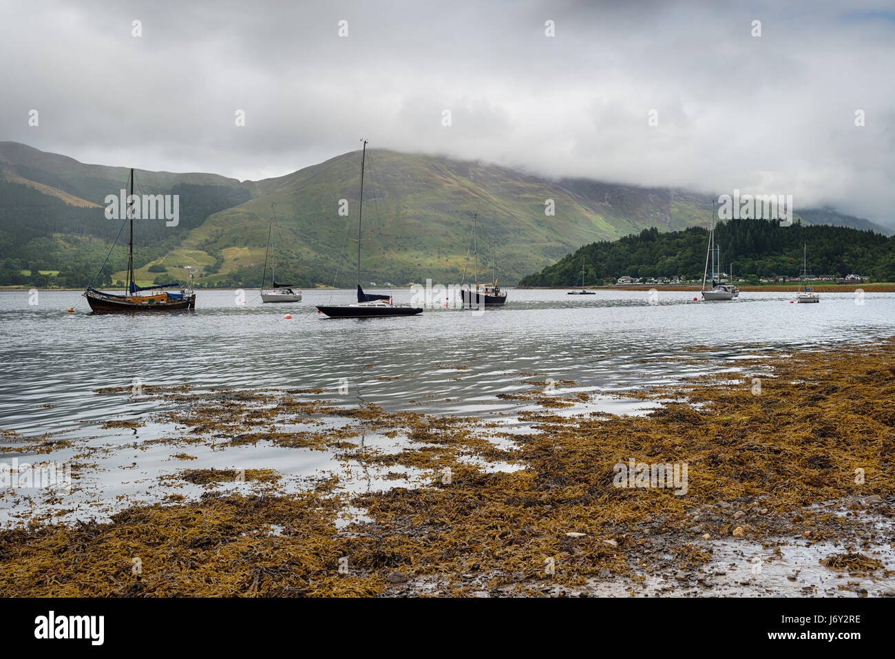 Bateaux sur le Loch Leven à Glencoe dans les highlands d'Ecosse Banque D'Images