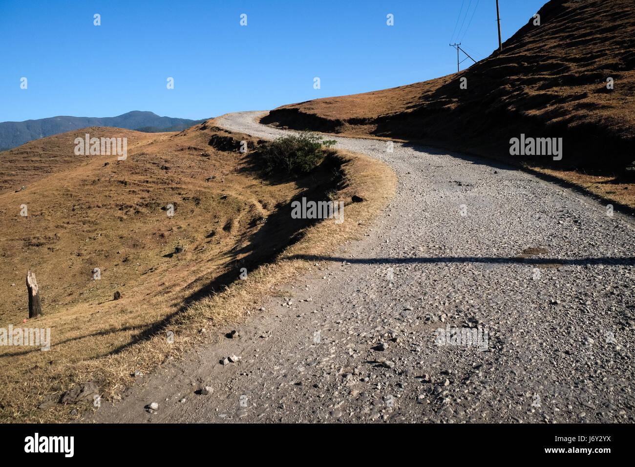 Route reliant le village de Fatumnasi et SOE, capitale de la régence du Timor central du Sud, dans l'île de Timor, province de Nusa Tenggara orientale, Indonésie. Banque D'Images