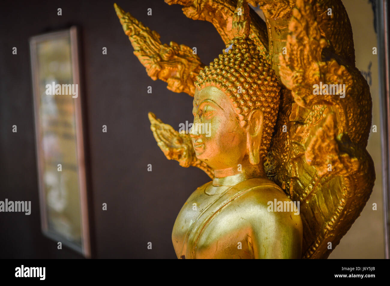 Chiang Rai, Thaïlande - 15 Avril 2017 : Songkran est le Nouvel An Thaï's festival. L'image de Bouddha dans le temple de Wat Phra Kaew Banque D'Images