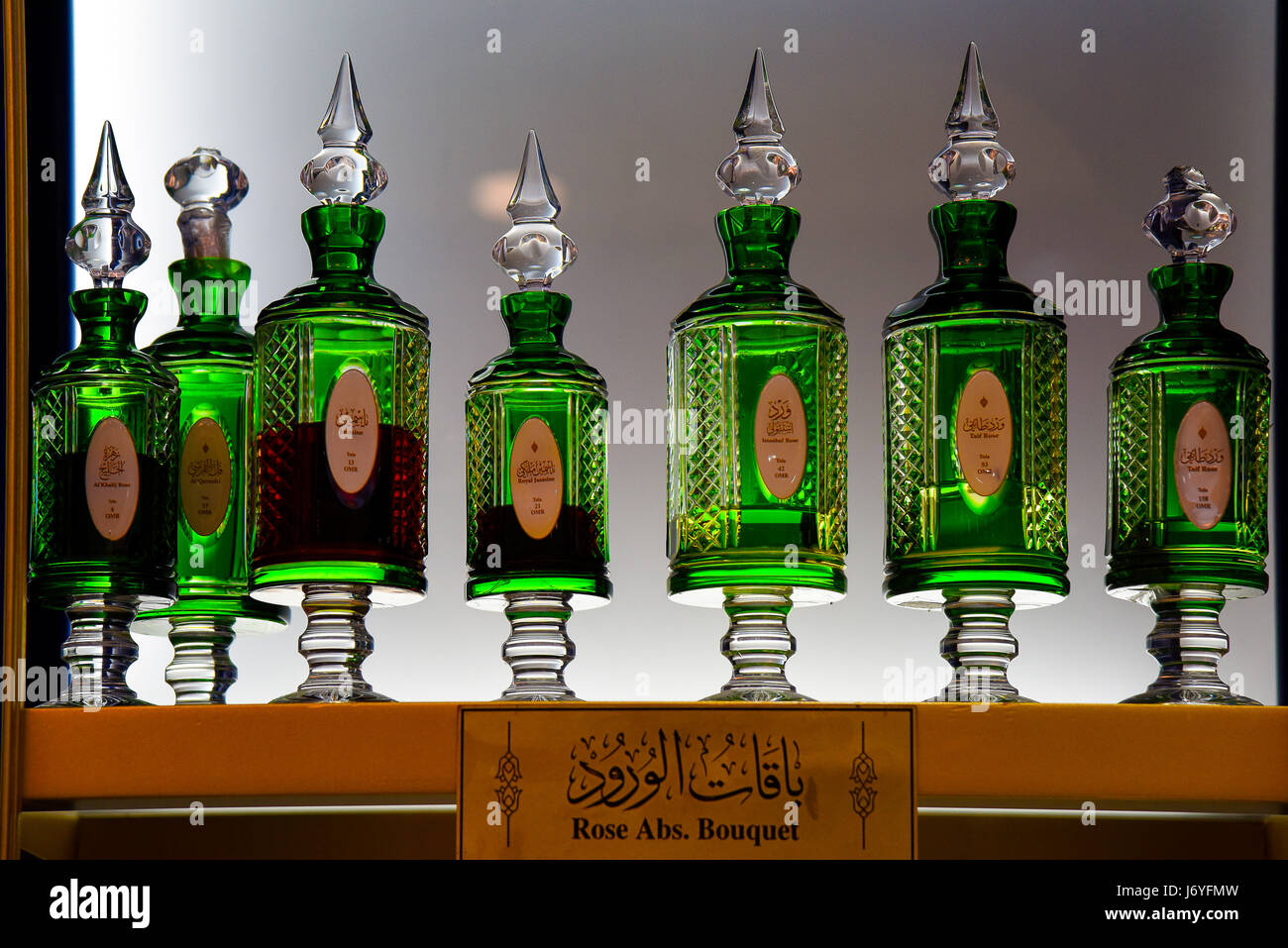 Oman Muscat un magasin qui vend des parfums omanais traditionnels Banque D'Images