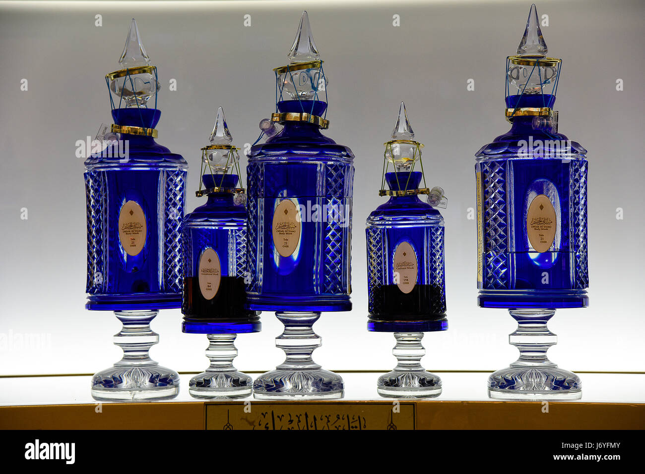Oman Muscat un magasin qui vend des parfums omanais traditionnels Banque D'Images