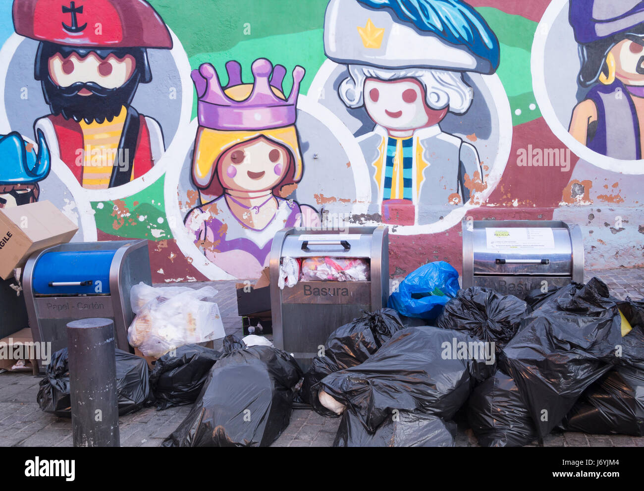 Déchets souterrain/conteneurs de recyclage pour les déchets ménagers sur Tenerife, Canaries, Espagne. Banque D'Images