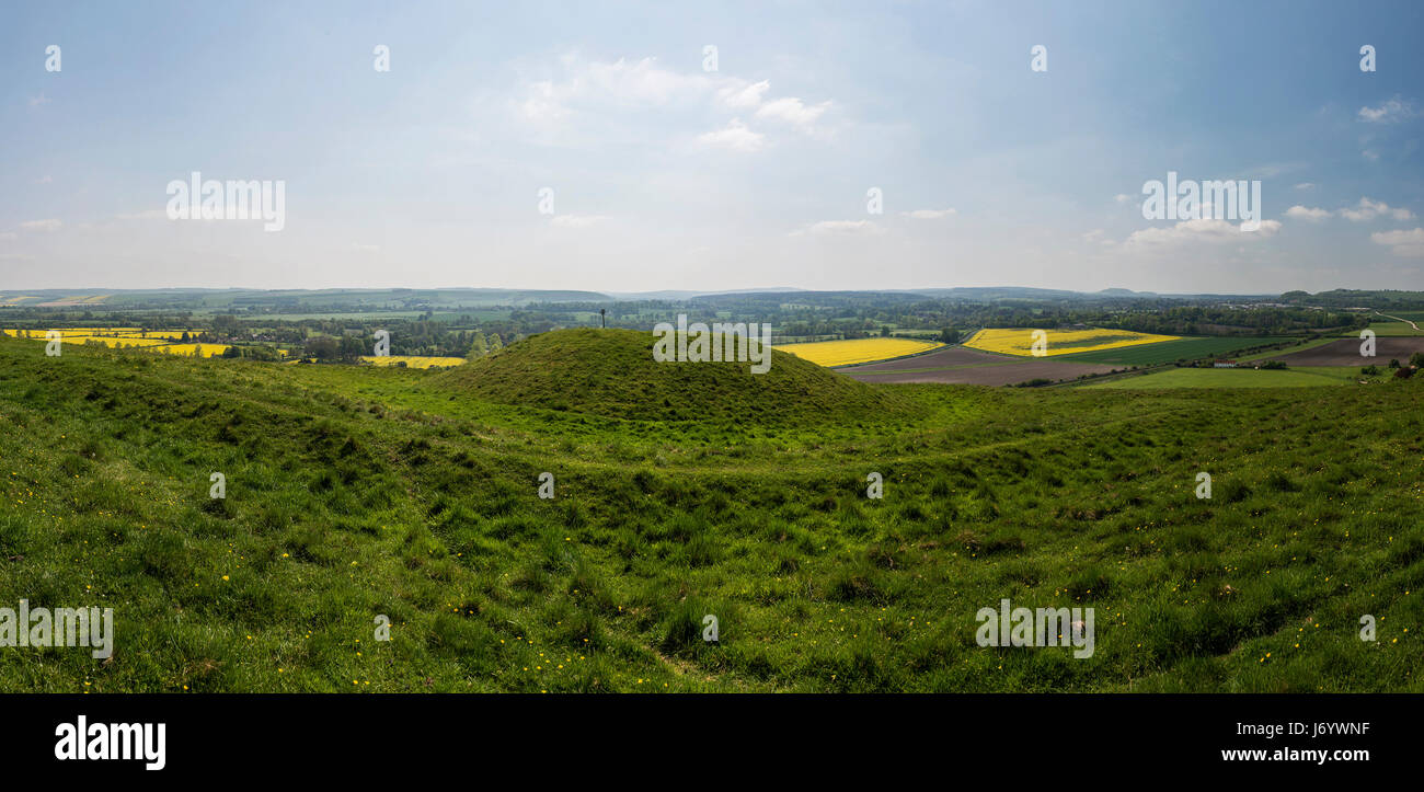 Un grand bol de l'âge du Bronze Âge du Fer Scratchbury dans barrow hill fort près de Warminster, Wiltshire, Royaume-Uni Banque D'Images