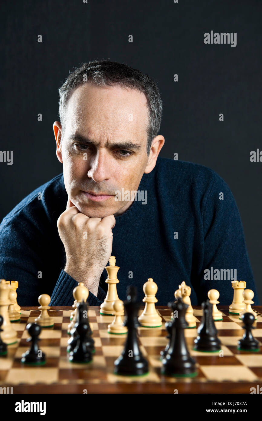 Homme Hommes tournoi jeu jouer jouer jouer aux échecs pièces échiquier joue Banque D'Images