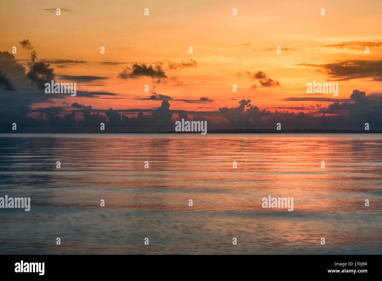 Coucher du soleil à Bantayan, Philippines. Banque D'Images