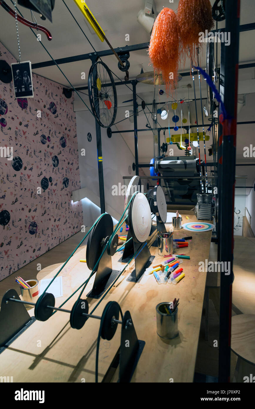 AMSTERDAM, Pays-Bas - 15 mai, 2017 : Le musée de Stedelijk Amsterdam est un musée dédié à l'art moderne et contemporain et design. Banque D'Images