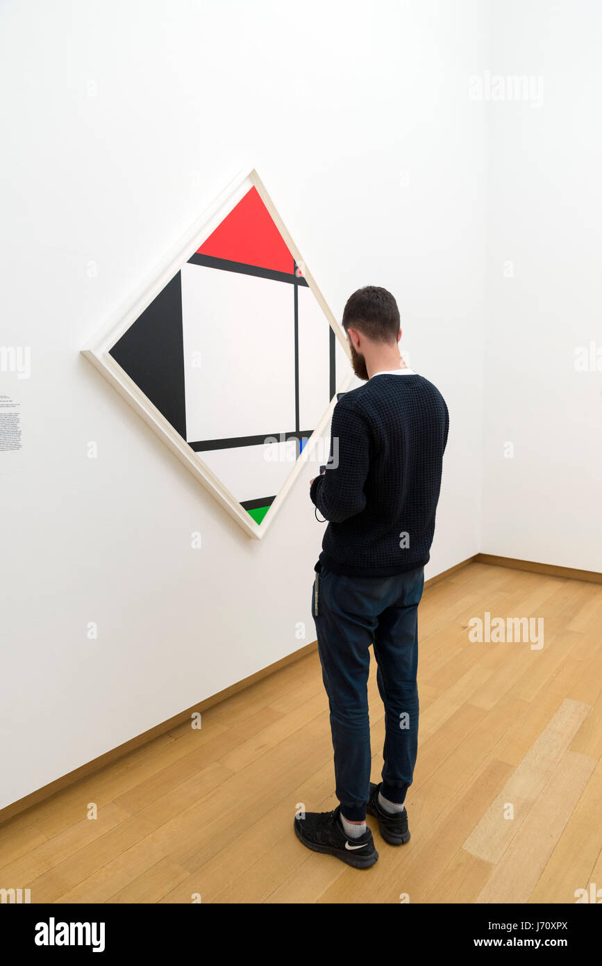 AMSTERDAM, Pays-Bas - 15 mai, 2017 : Le musée de Stedelijk Amsterdam est un musée dédié à l'art moderne et contemporain et design. Banque D'Images